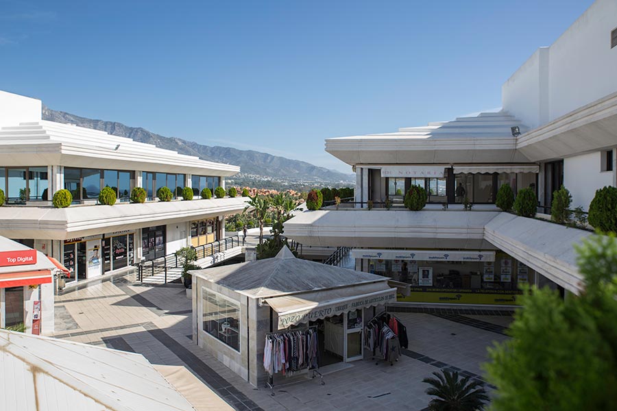 pintores-fachadas-centro-comercial-en-marbella-3984